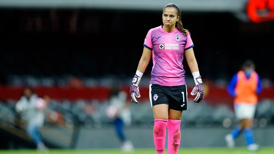 Liga MX Femenil: Jugadora de Cruz Azul sufrió aparatoso golpe en la cabeza