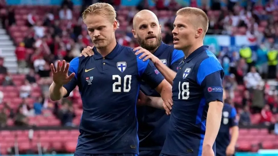 Eurocopa: Finlandia congeló a una Dinamarca golpeada por el drama de Eriksen