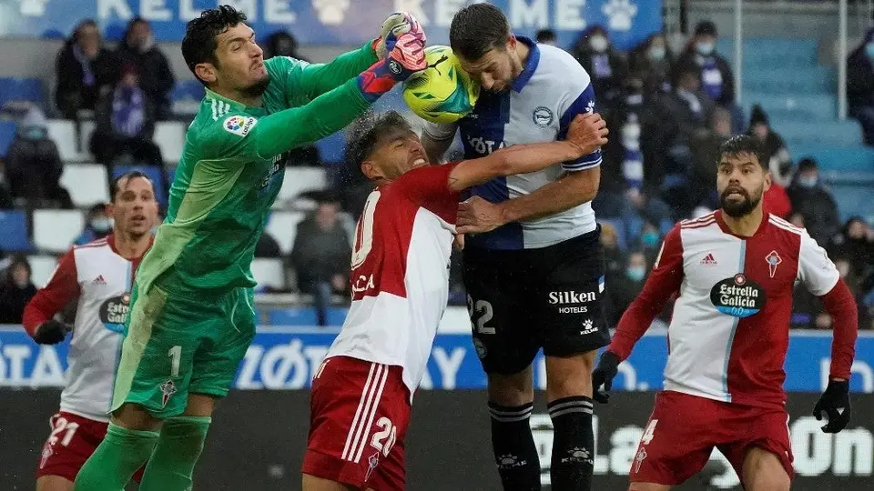 Néstor Araujo: Titular en la contundente victoria del Celta de Vigo frente al Alavés