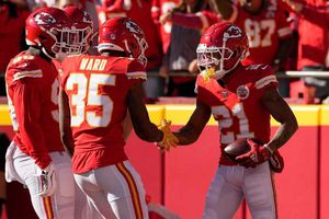 NFL: Chiefs repiten paliza a los Raiders en Arrowhead Stadium