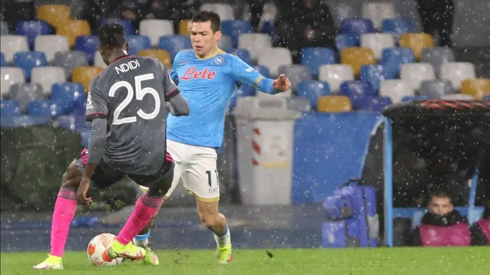 Chucky Lozano se reincorporó a los entrenamientos del Napoli tras aparatosa lesión