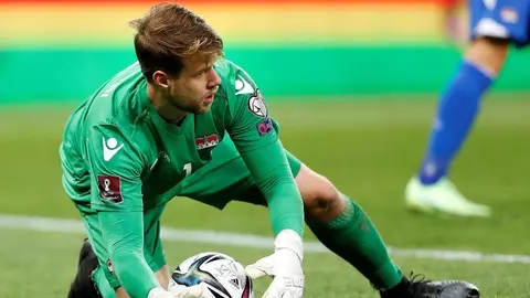 Video: Afición de Rumania imitó grito a portero rival durante despeje como los mexicanos