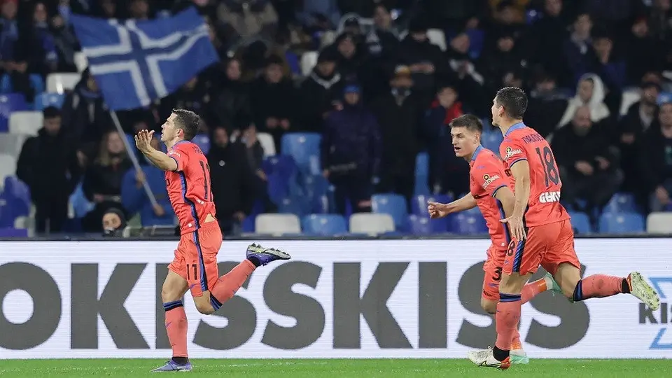 Chucky Lozano: Atalanta demolió el liderato del Napoli con goliza