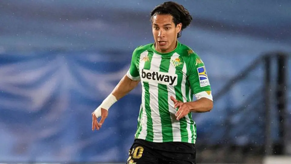 Diego Lainez se mantiene 'entre algodones' para el duelo ante el Espanyol