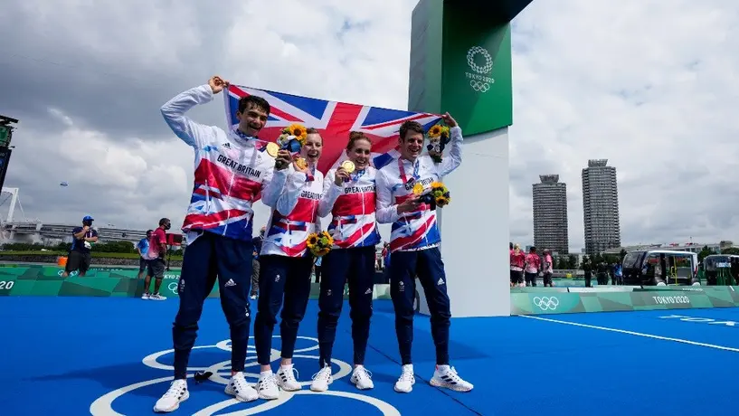 Tokio 2020: Gran Bretaña ganó el primer oro en relevos mixtos de triatlón