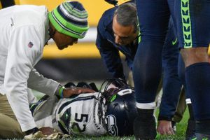 Seattle Seahawks: Descartan lesión de gravedad en Darrell Taylor tras duro golpe
