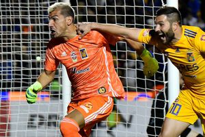 Gignac: Realizó épica imitación de Nahuel Guzmán durante práctica de Tigres