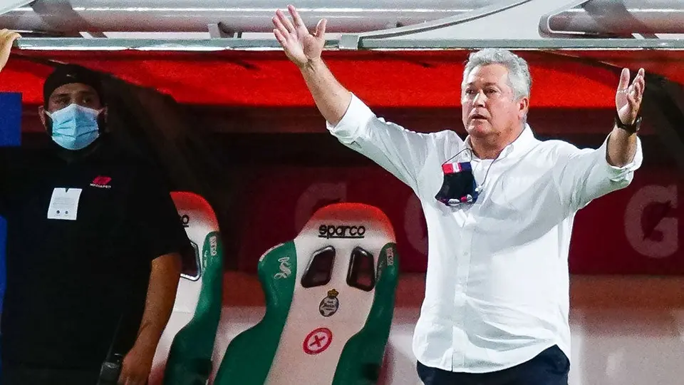 Manuel Lapuente: 'Chivas necesitaba un DT como Vucetich y lo cesó'