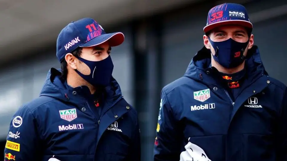 Checo Pérez y Max Verstappen se divierten previo al GP de Portugal
