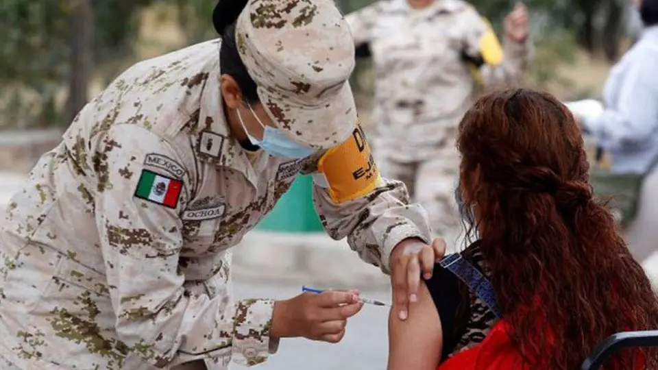 Coronavirus: Gobierno de México pronostica concluir en un mes vacunación en frontera con USA