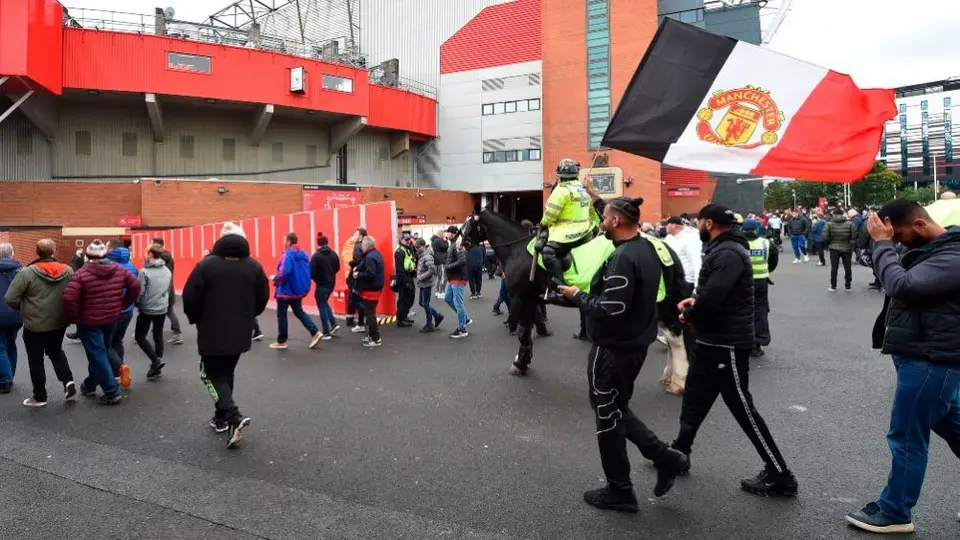 Aficionados del Manchester United abandonaron a su equipo desde el segundo tiempo