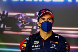 Helmut Marko: 'Checo Pérez tiene 31 años y supongo no estará mucho tiempo en Red Bull'