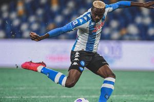 Napoli: Víctor Osimhen entrenó con la playera de Pumas