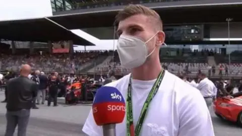 Video: Periodista confudió posición de Timo Werner durante entrevista