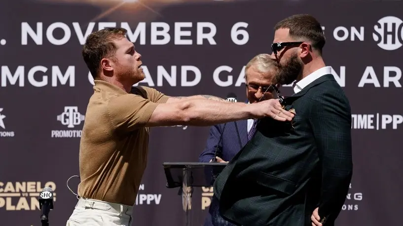 Caleb Plant negó haberse metido con la madre del Canelo Álvarez