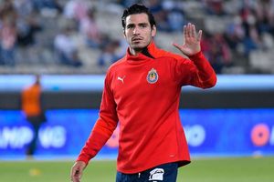 Pollo Briseño presentó examen para obtener a la ciudadanía española