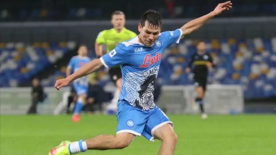 Video: Chucky Lozano tuvo increíble falla a portería abierta en partido vs Atalanta