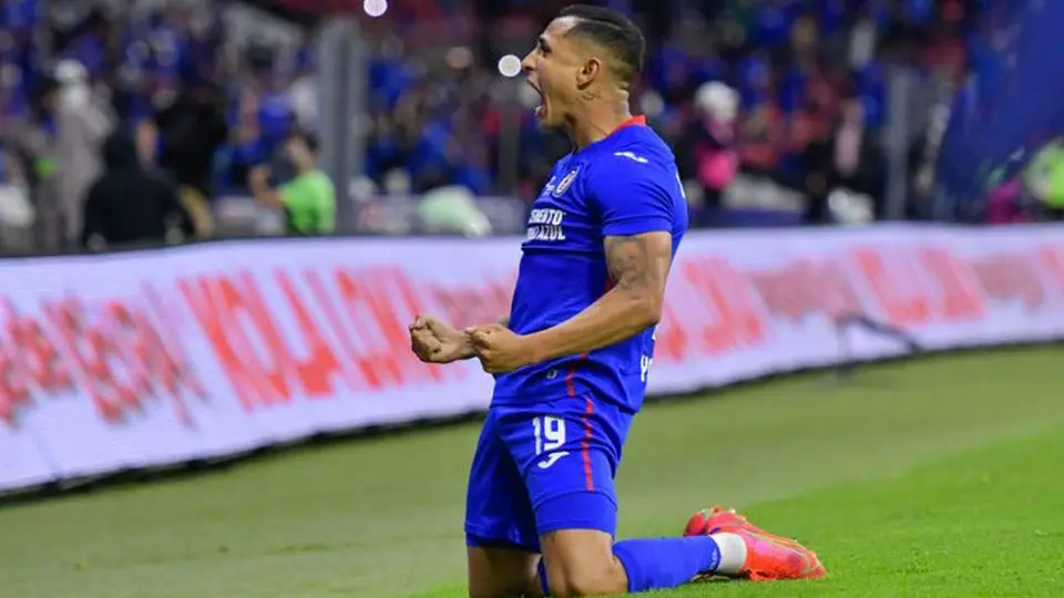 Yotún sobre su renovación con Cruz Azul: 'Quiero quedarme acá mucho tiempo'