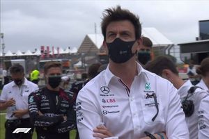 Checo Pérez: Toto Wolff reconoció que el mexicano condicionó estrategia de Mercedes