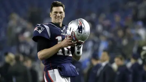 Tom Brady: Balón del primer pase de anotación del legendario mariscal será subastado