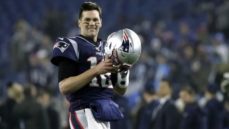 Tom Brady: Balón del primer pase de anotación del legendario mariscal será subastado