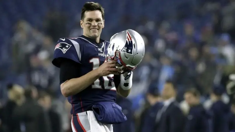 Tom Brady: Balón del primer pase de anotación del legendario mariscal será subastado
