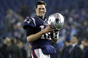 Tom Brady: Balón del primer pase de anotación del legendario mariscal será subastado