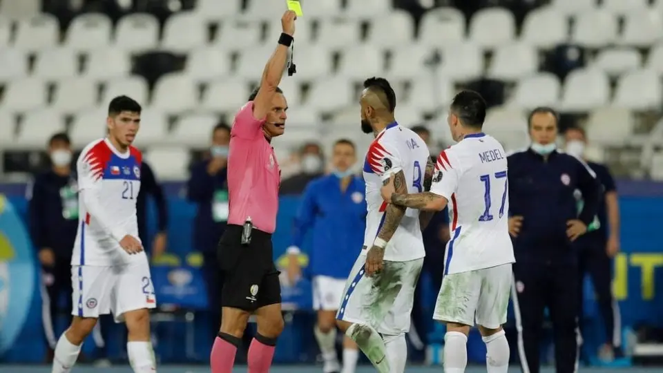 Arturo Vidal explotó tras eliminación de Chile: 'Se necesita un árbitro, no un payasito'