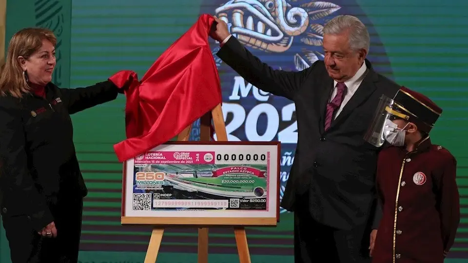 AMLO y Lotería Nacional anunciaron sorteo de un palco en el Estadio Azteca