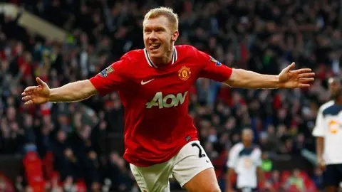 Paul Scholes: Fue captado recibiendo un baile erótico en público