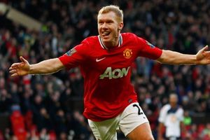 Paul Scholes: Fue captado recibiendo un baile erótico en público