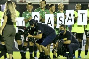 Video: DT de River Plate pidió matrimonio previo a goleada recibida