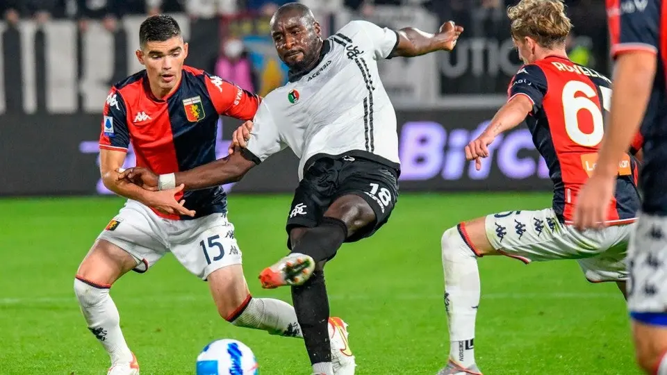 Johan Vásquez: Fue titular en el Derbi de Liguria; Genoa y Spezia reparten puntos