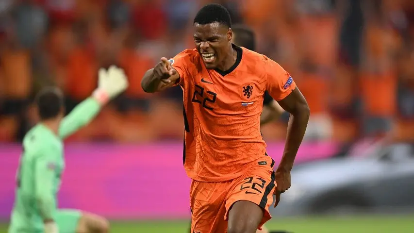 Denzel Dumfries celebra gol con Países Bajos | AP