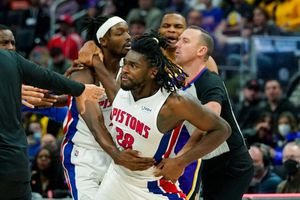 NBA: LeBron James e Isaiah Stewart protagonizaron pelea en el Lakers vs Pistons