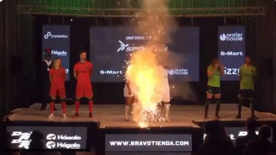 FC Juárez: Martín Galván casi se quema durante la presentación de los uniformes