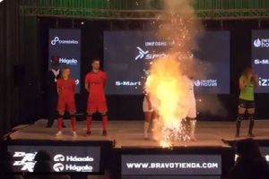 FC Juárez: Martín Galván casi se quema durante la presentación de los uniformes