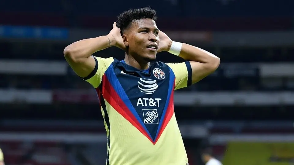 'Roger Martínez habla seguido con Riquelme': Representante del colombiano