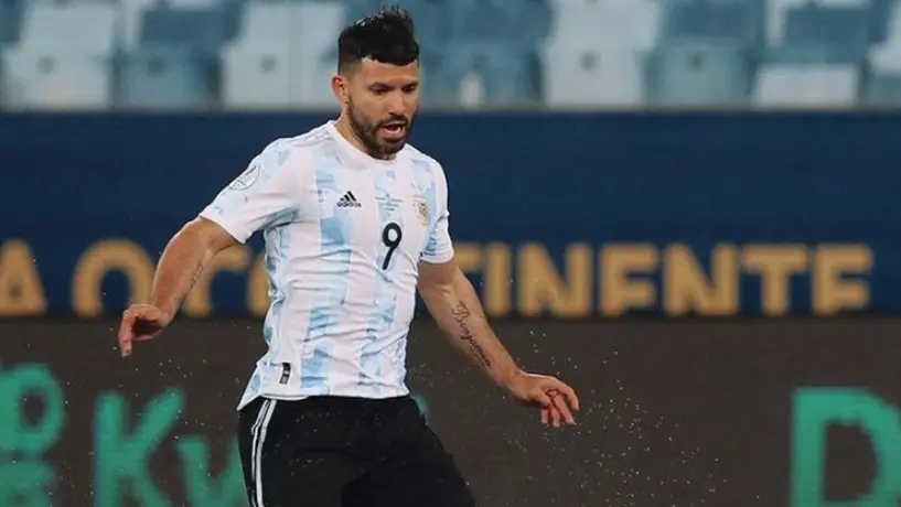 Kun Agüero disfruta de sus vacaciones en Grecia junto a su novia