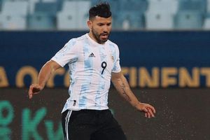 Kun Agüero disfruta de sus vacaciones en Grecia junto a su novia