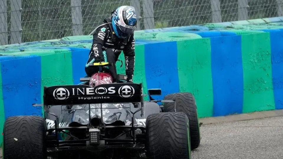 Bottas tras choque con Checo Pérez: 'Obviamente fue mi error'