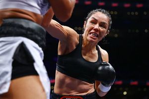 Jackie Nava celebra 20 años como profesional y va por el título mundial Supergallo del CMB