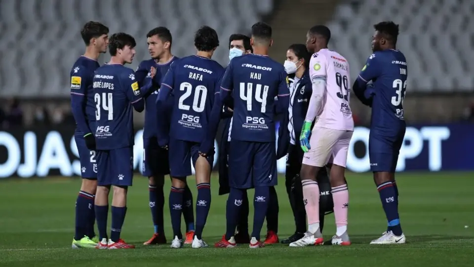 Belenenses enfrentó al Benfica con nueves jugadores por brote de Covid-19