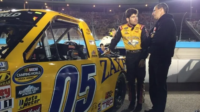Expiloto de NASCAR murió de un disparo en el pecho tras atacar a su exesposa con un hacha