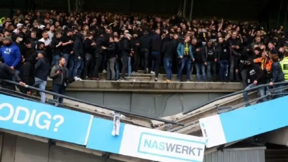 Eredivisie: Grada del estadio del Nijmegen se desplomó en pleno partido