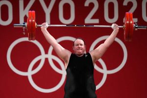 Laurel Hubbard: La primer mujer transgénero en JO es eliminada de Tokio 2020