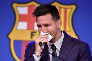 Messi: Pañuelo que usó en su despedida es subastado por un millón de dólares