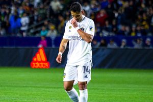 Video: Chicharito Hernández lloró durante entrenamiento