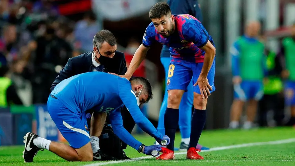 Barcelona: Alba, Pedri y Araujo, en duda para el Clásico ante el Real Madrid