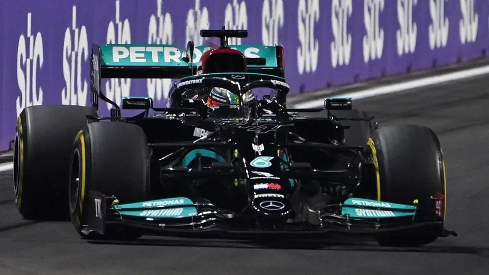 F1: Lewis Hamilton ganó el GP de Arabia Saudita; Checo Pérez quedó fuera